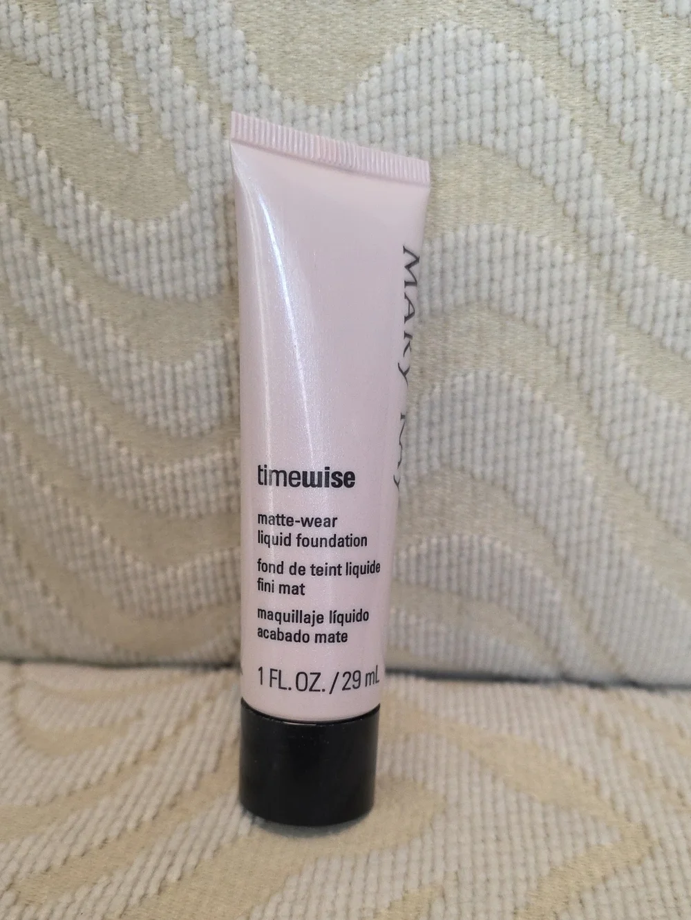 Mary Kay Timewise Matte-Wear Liquid Foundation -For Combo To Oily Skin - Ivory 6